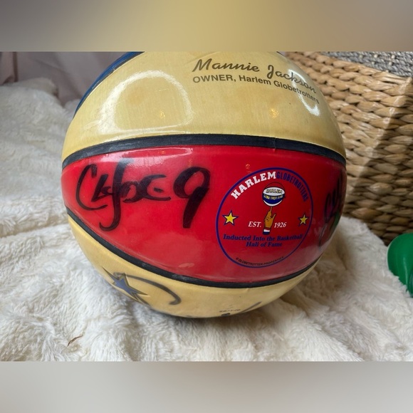 Harlem Globetrotters 2002 Naismith Basketball Hall Of Fame Ball  multiple sig. - Picture 8 of 10